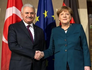 Έξαλλος ο Μπ. Γιλντιρίμ σε συνέντευξη Τύπου με την Ά. Μέρκελ - Τι είπε σε δημοσιογράφο για την Συρία (φωτό, βίντεο)